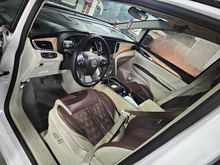 Buick GL8 2018 ES 28T Comfort Edition — 197,000km | White | Rizhao, China Short Description: