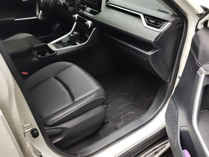 2020 Toyota RAV4 2.0L CVT AWD (Fengshang PLUS) – Low Mileage