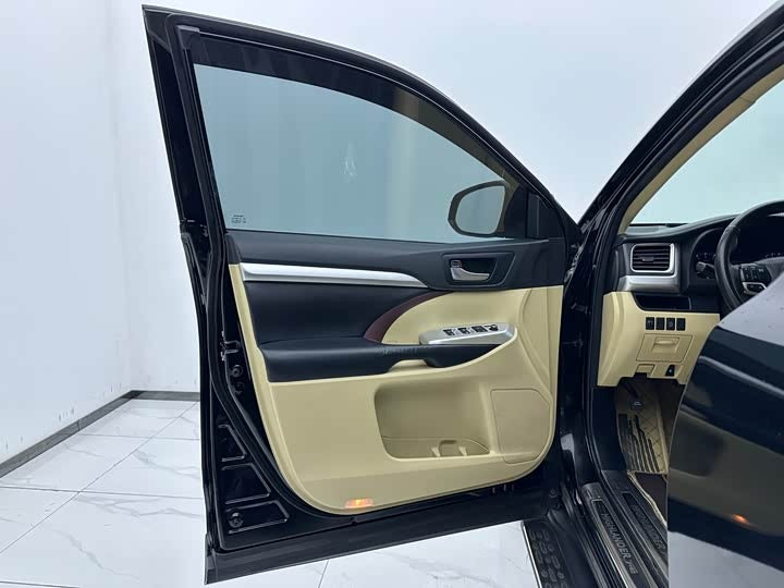 2017 Toyota Highlander 2.0T Elite Edition 5-Seater — Spacious Family SUV | Hefei, China
