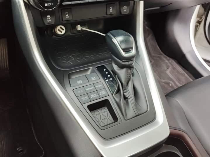 2020 Toyota RAV4 2.0L CVT AWD (Fengshang PLUS) – Low Mileage