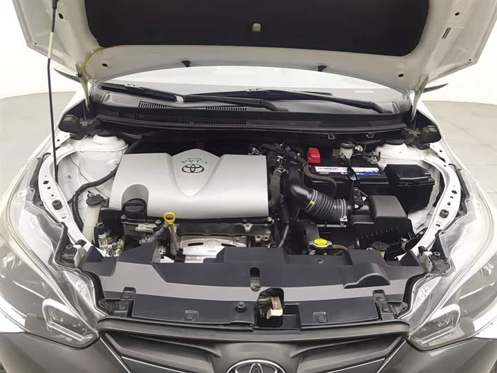 2017 Toyota Yaris 1.5L CVT – Super Fuel Efficient, White, Low Price