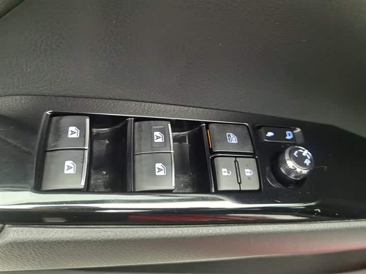2018 Toyota Camry 2.5S Sport Edition – Rare Red Color, Low Mileage, 0 Owners