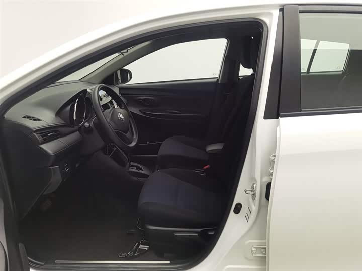 2017 Toyota Yaris 1.5L CVT – Super Fuel Efficient, White, Low Price