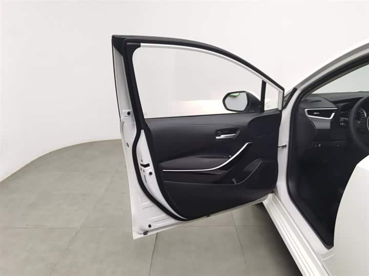 🚗 2021 Toyota Corolla Hybrid – 43k km