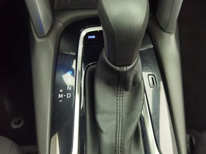 🚗 2022 Toyota Frontlander 2.0L CVT – 38k km