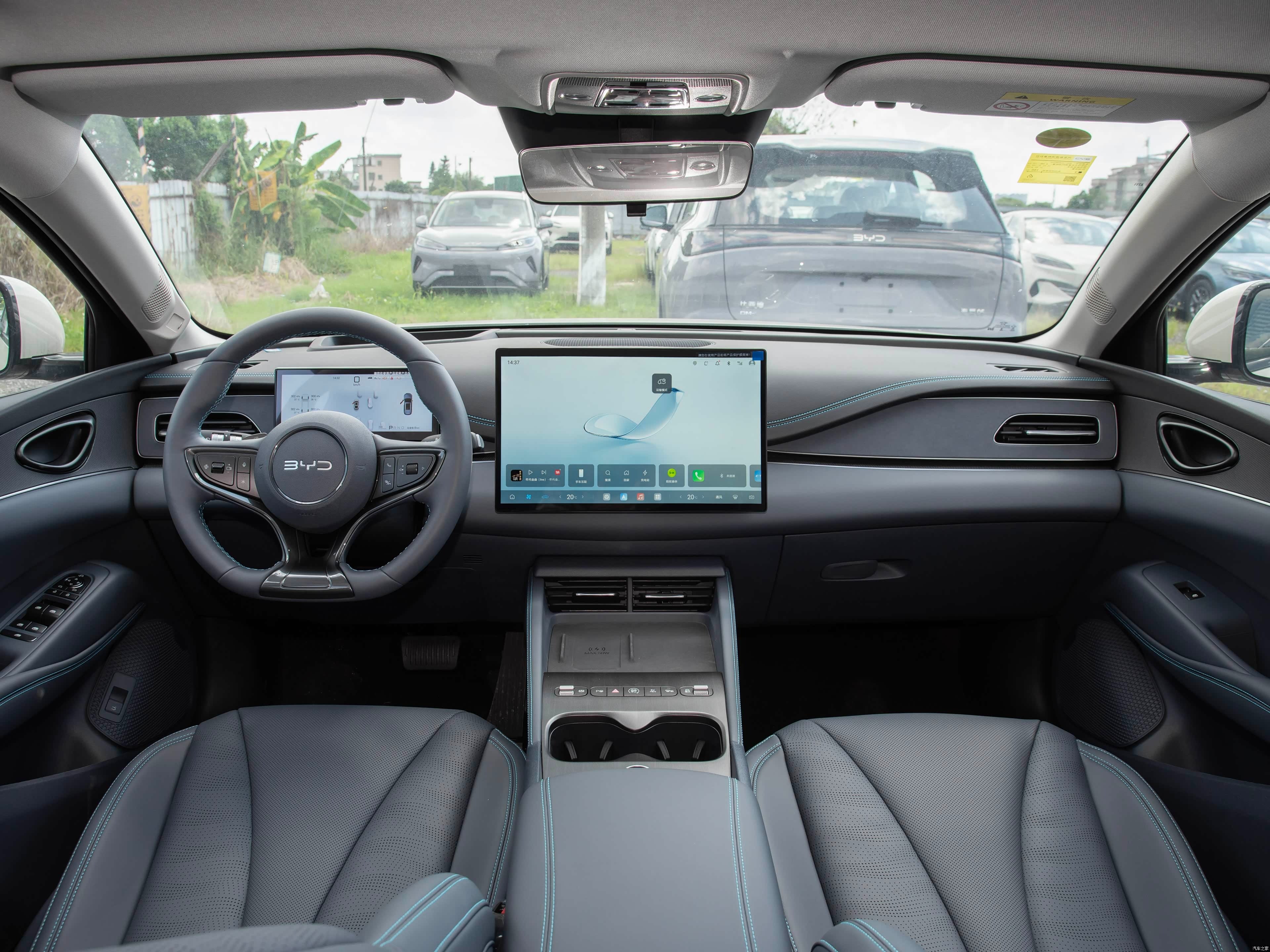 2025 BYD Seal 06 DM-i Wagon 80KM Premium (BYD7150ADHEV6) — Snow White / Dark Obsidian Black
