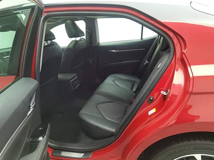2018 Toyota Camry 2.5S Sport Edition – Rare Red Color, Low Mileage, 0 Owners