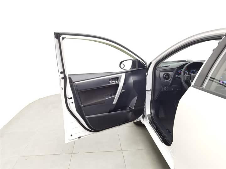 🚗 2017 Toyota Levin Hybrid – 59k km