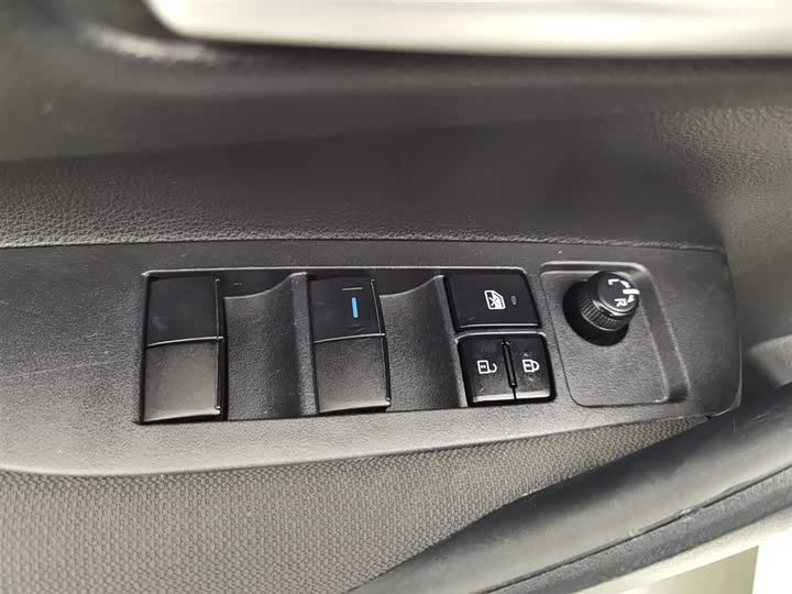 🚗 2023 Toyota Corolla 1.2T – 34k km
