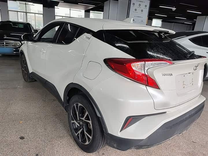 🚗 2018 Toyota C-HR 2.0L – 124k km