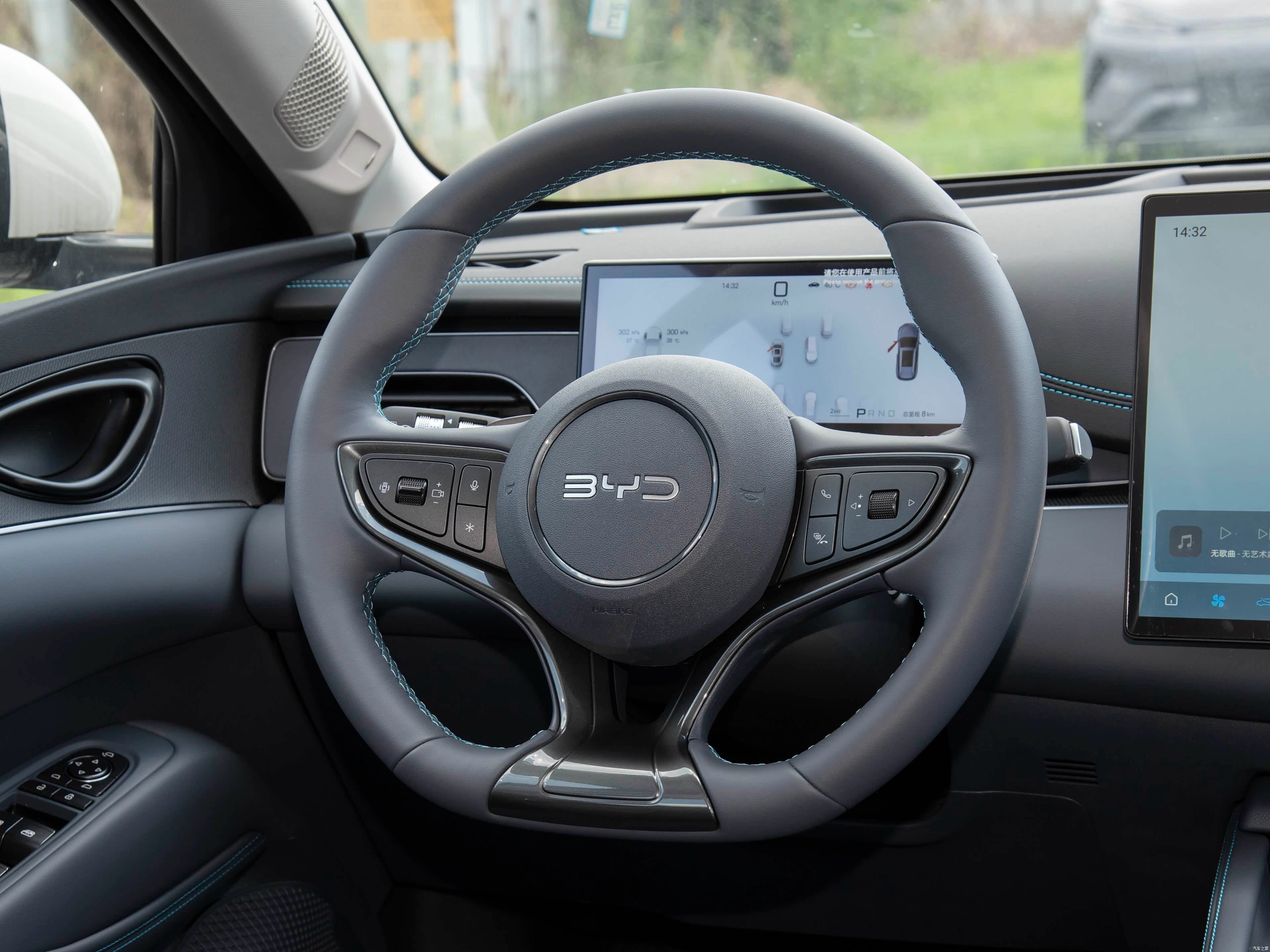 2025 BYD Seal 06 DM-i Wagon 80KM Premium (BYD7150ADHEV6) — Snow White / Dark Obsidian Black