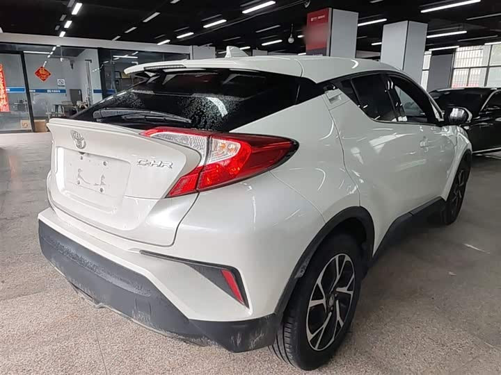 🚗 2018 Toyota C-HR 2.0L – 124k km