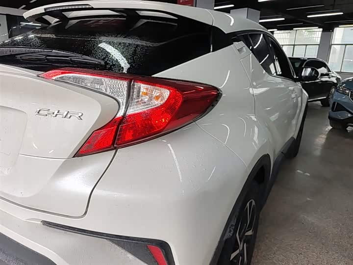 🚗 2018 Toyota C-HR 2.0L – 124k km