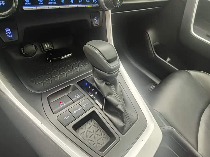 2020 Toyota RAV4 2.0L CVT – Low Mileage, Fuel Efficient, SUV