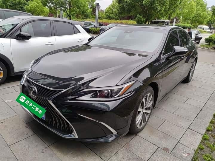 Lexus ES 2018 200 Excellence Edition - 0 Transfers · Luxury Comfort · High Value