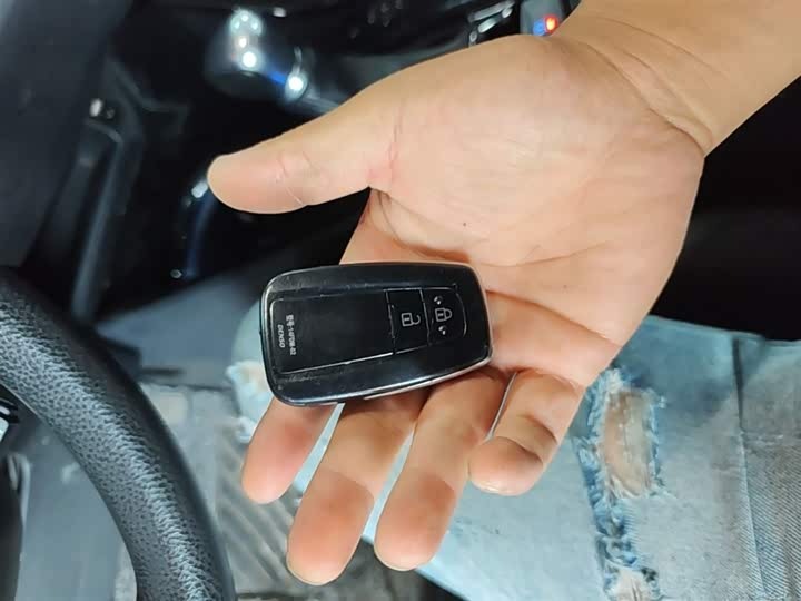 🚗 2018 Toyota C-HR 2.0L – 124k km