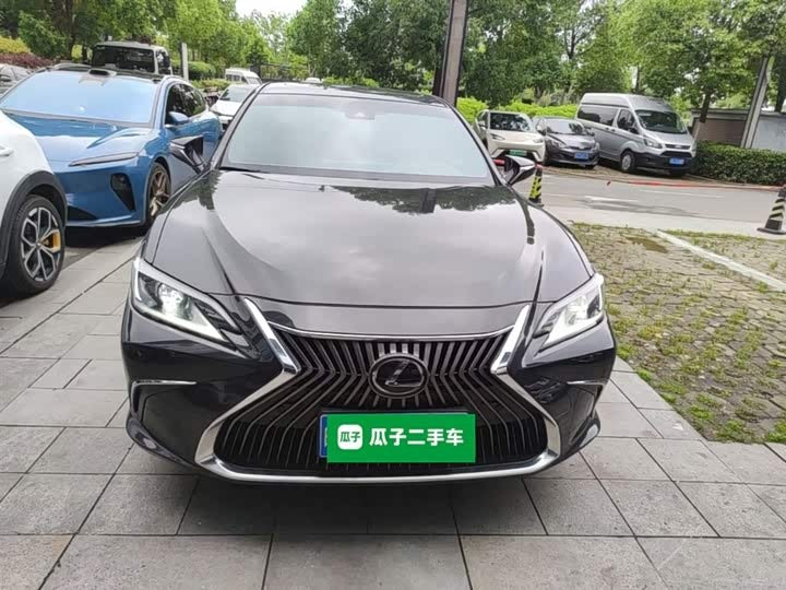 Lexus ES 2018 200 Excellence Edition - 0 Transfers · Luxury Comfort · High Value