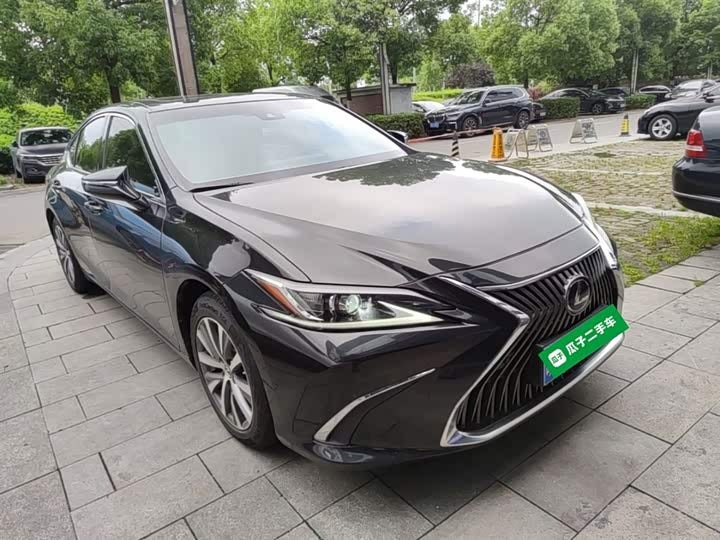 Lexus ES 2018 200 Excellence Edition - 0 Transfers · Luxury Comfort · High Value