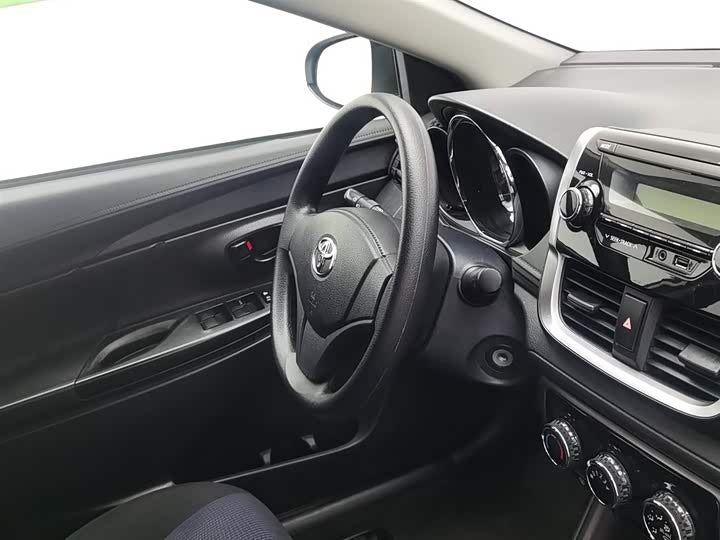 2017 Toyota Yaris 1.5L CVT – Super Fuel Efficient, White, Low Price