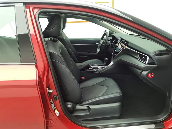 2018 Toyota Camry 2.5S Sport Edition – Rare Red Color, Low Mileage, 0 Owners