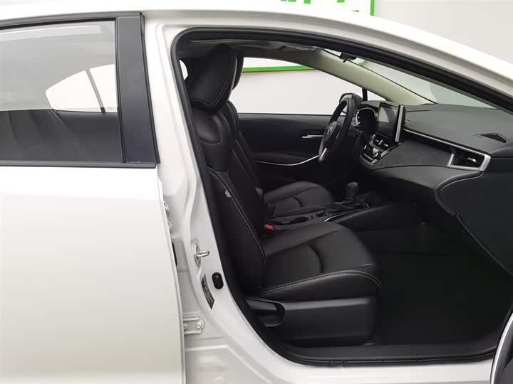 🚗 2021 Toyota Corolla Hybrid – 43k km