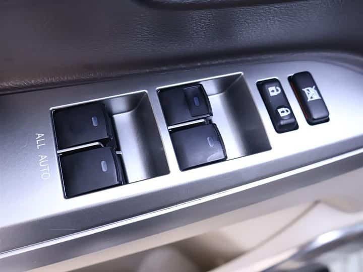 🚙 2019 Toyota Land Cruiser 4.0L GX-R (Mideast) – 103k km