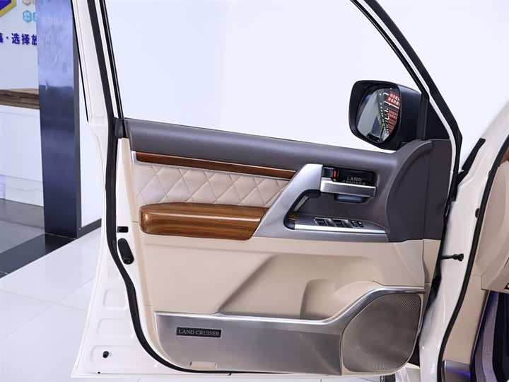 🚙 2019 Toyota Land Cruiser 4.0L GX-R (Mideast) – 103k km