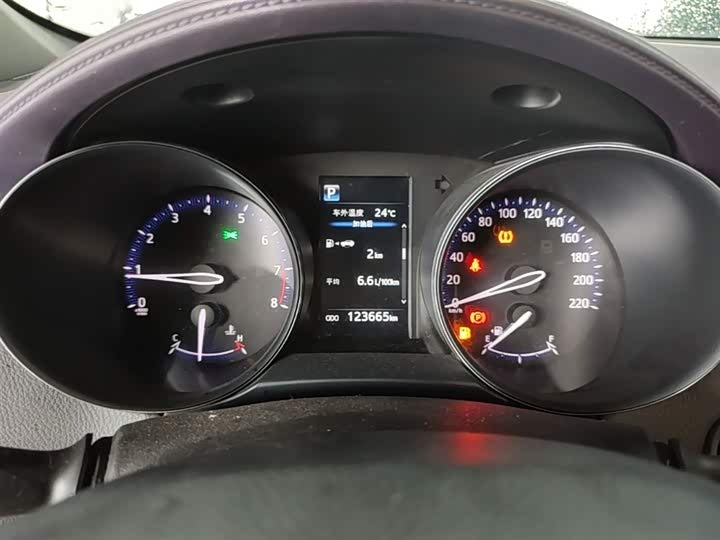 🚗 2018 Toyota C-HR 2.0L – 124k km
