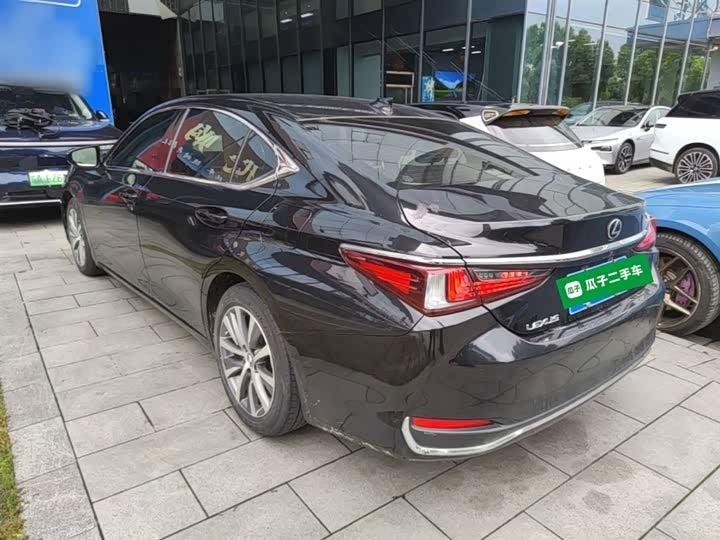 Lexus ES 2018 200 Excellence Edition - 0 Transfers · Luxury Comfort · High Value