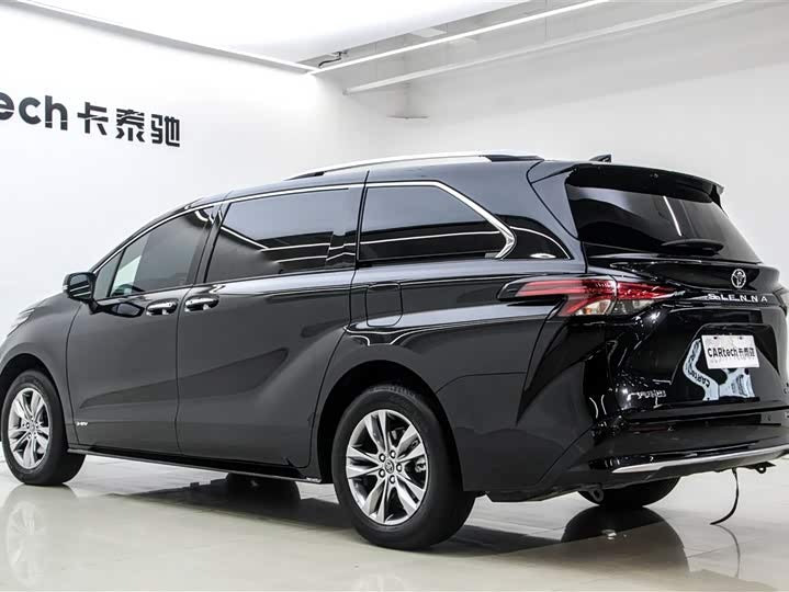2024 Toyota Sienna 2.5L Hybrid AWD Premium – 5k km, Like New