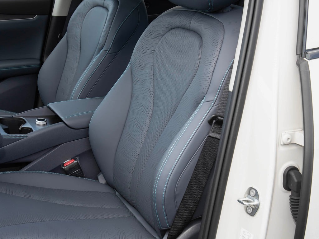 2025 BYD Seal 06 DM-i Wagon 80KM Premium (BYD7150ADHEV6) — Snow White / Dark Obsidian Black