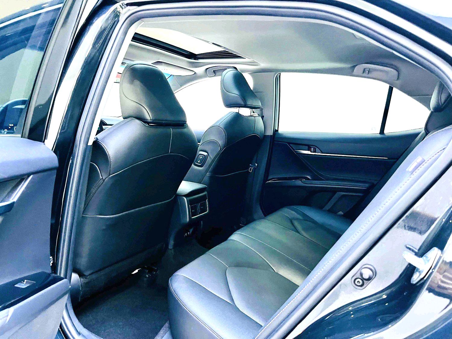 2021 Toyota Camry 2.0G CVT Luxury Edition Sedan – Black | Original Paint
